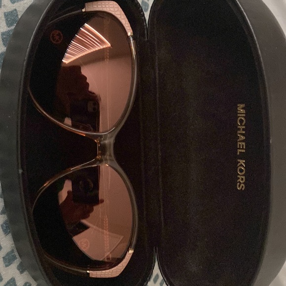 ✨Michael Kors Sunglasses: “Paige”✨ - Picture 6 of 8
